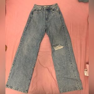 Very comfortable baggy jeans, barely worn!